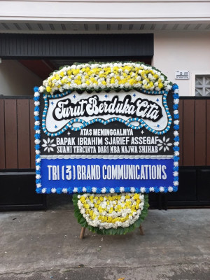 Papan Bunga Duka di Telaga